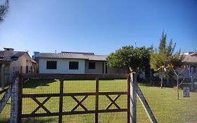 Casa Grande com amplo terreno em Imbé